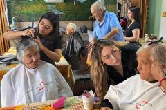 Academia-Cristian-delgado-atiende-a-centro-abierto-del-adulto-mayor-fundacion-sagrados-corazones11